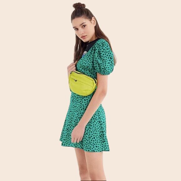 Urban Outfitters Jocelyn Printed Puff Sleeve Mini Dress Size Medium - Picture 2 of 13